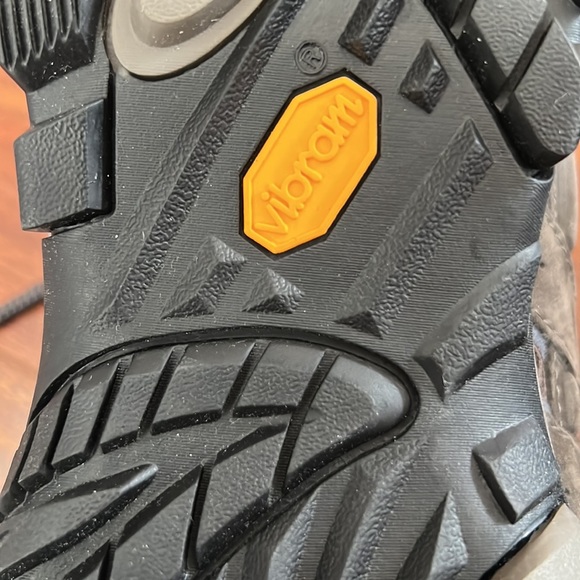 NWOT Merrell - Hiking Sneakers - Picture 6 of 7